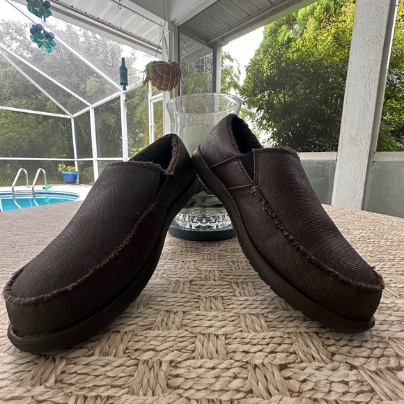 Crocs Santa Cruz Slip On Loafers Faux Fur Lined Expresso Men’s 9M - Picture 1 of 10
